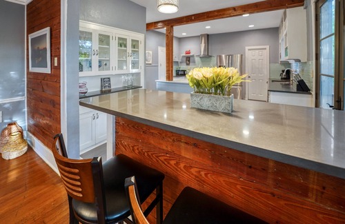 Government Hill House | Grayson Estate at the Pearl - Walk to Bars/Dining and Pearl Brewery