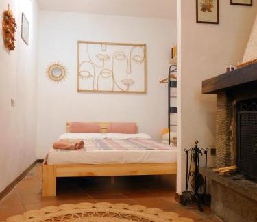 Pian di Novello Apartment | Graziosa Casetta Con Camino In Pietra e Giardino