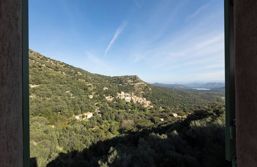 Avapessa House | Graziosa Villetta with mountain views, shared pool and air conditioning