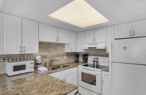 Avalon Beach Estates Condo | Great 1 Bedroom at Summer Breeze!
