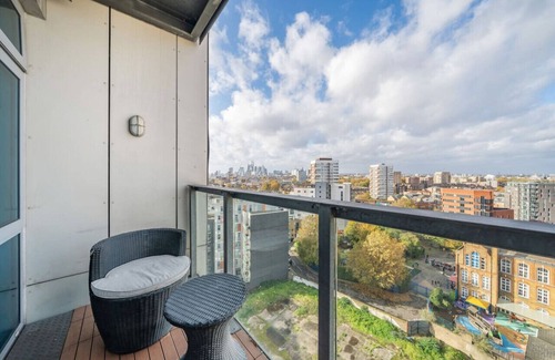Limehouse Apartment | Great 2 Bed Flat With City View