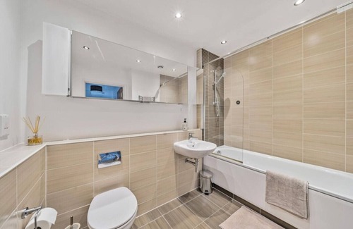 Limehouse Apartment | Great 2 Bed Flat With City View