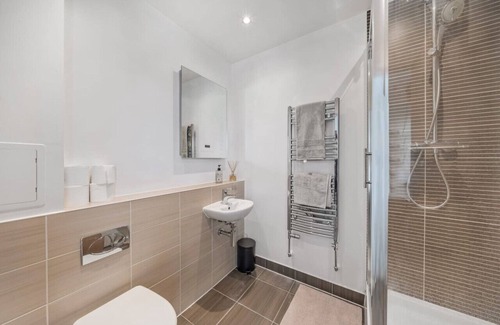 Limehouse Apartment | Great 2 Bed Flat With City View