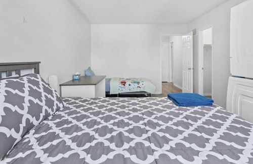 East Credit House | Great 3BR 2.5 Bath Home near Square One!!