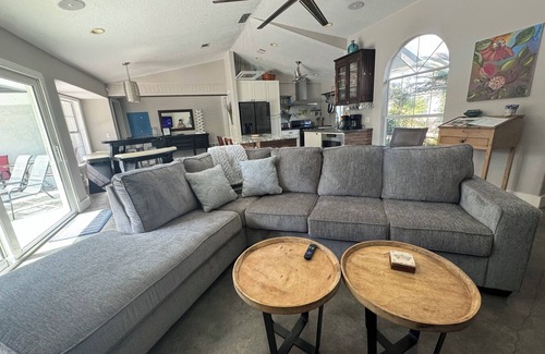 Thomas Drive House | Great 3BR house in Panama City Beach with Private Pool & Pet friendly.