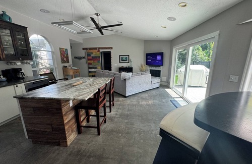 Thomas Drive House | Great 3BR house in Panama City Beach with Private Pool & Pet friendly.