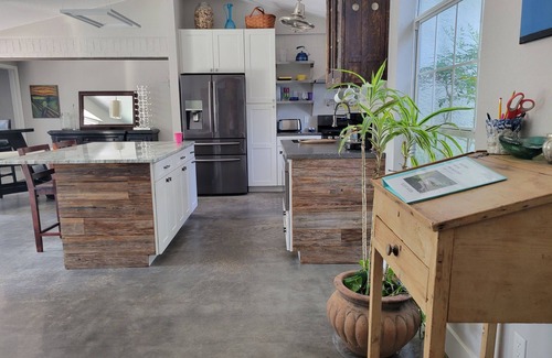 Thomas Drive House | Great 3BR house in Panama City Beach with Private Pool & Pet friendly.