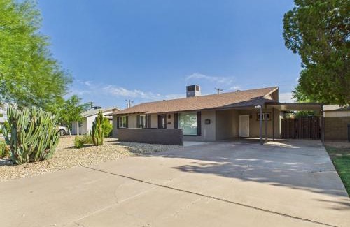 Alhambra House | Great 4 Groups, Near Everything!