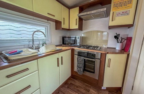 Skegness House | Great 6 berth caravan for hire at Southview Holiday Park ref 33006M