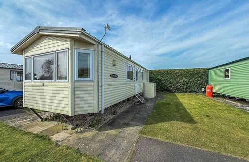 Skegness House | Great 6 berth caravan for hire at Southview Holiday Park ref 33006M