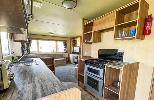 Walton on the Naze House | Great 8 berth caravan at Naze Marine Holiday Park ref 17278C