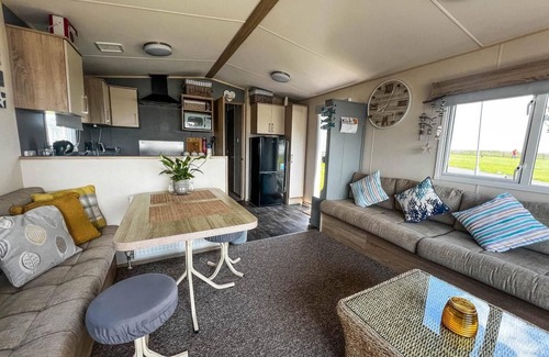 Winestead House | Great 8 berth caravan at Sand le Mere in Yorkshire ref 71001I