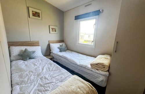 Winestead House | Great 8 berth caravan at Sand le Mere in Yorkshire ref 71001I