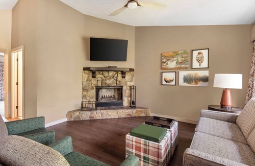 Sapphire Resort | Great Adventure in North Carolina! 3 Pools, Ski Equipment Rentals, Free Parking