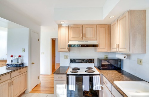 Glendale House | Great Barrington Lakeside Getaway w/Kayak & Grill