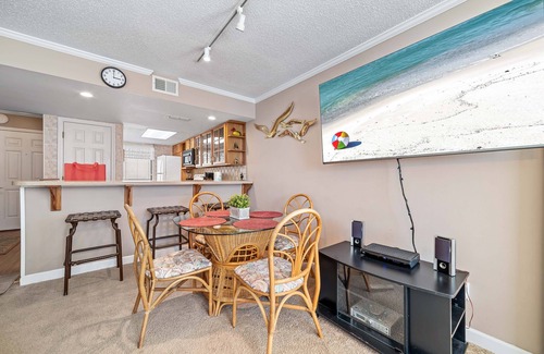 Gulf Shores Condo | GREAT BEACH VIEWS, SUPER LOCATION, GREAT FOR FAMILY!