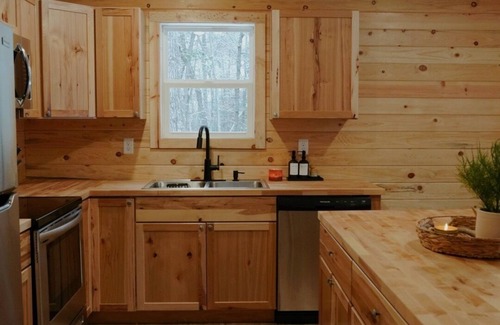 Danbury Cabin | Great Bear Getaway. Your peaceful retreat in the heart of cabin country!
