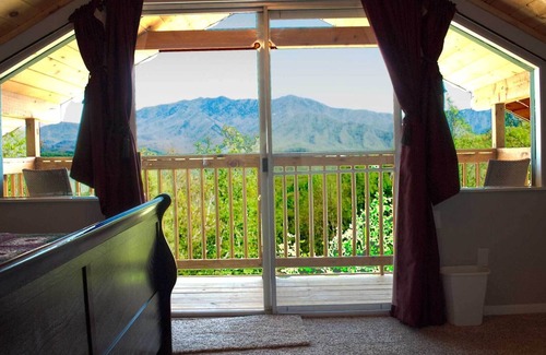Chalet Village Cabin | Great Cabin, Great Rates, Great Location, Great Views of the Great Smoky Mtns.