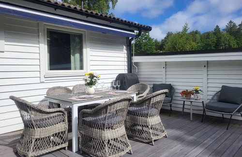 Brastad Cabin | Great cabin - right by the sea in a scenic area.