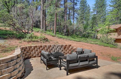 Arnold House | Great Cabin with AC Firepit Fireplace