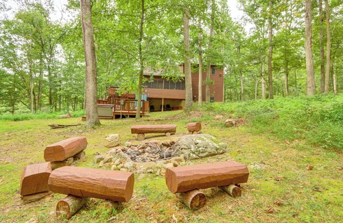 Great Cacapon Cabin | Great Cacapon Mtn Cabin w/Private Hot Tub + Views