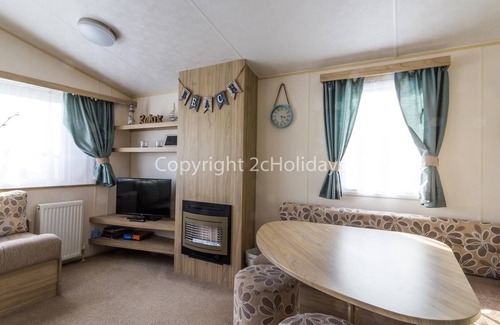 Hopton on Sea House | Great caravan at Hopton Haven, perfect for seaside breaks in Norfolk ref 80020T
