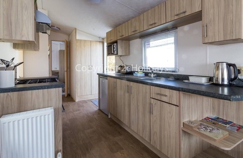 Hopton on Sea House | Great caravan at Hopton Haven, perfect for seaside breaks in Norfolk ref 80020T