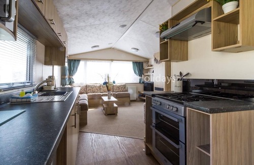 Hopton on Sea House | Great caravan at Hopton Haven, perfect for seaside breaks in Norfolk ref 80020T