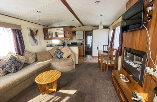 Skegness House | Great caravan with decking Southview Holiday Park in Skegness ref 33183V