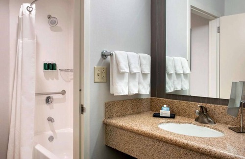 Whippany Hotel | Great Choice in Whippany! Close to Stobaeus Park, Pet-Friendly!