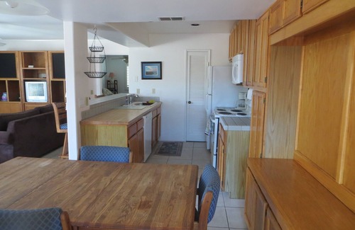 Central Mission Beach Condo | Great Condo in Mission Beach only a block from the ocean and steps to the bay.