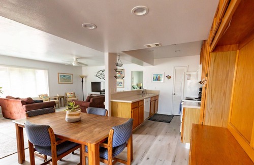 Central Mission Beach Condo | Great Condo in Mission Beach only a block from the ocean and steps to the bay.