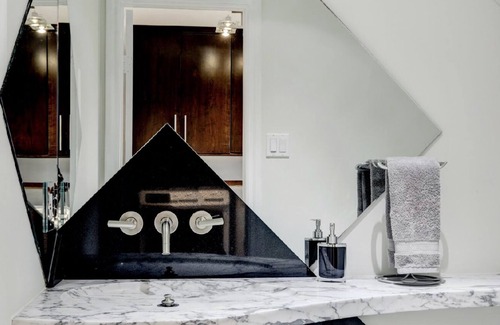 The Villages House | Great contemporary home 5 miles from Houston Galleria1003 Ridgeley
