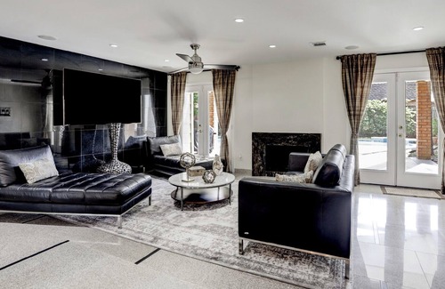 The Villages House | Great contemporary home 5 miles from Houston Galleria1003 Ridgeley