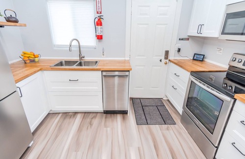 Wasaga Beach Cottage | Great cozy cottage 4 min from the beach and all amenities