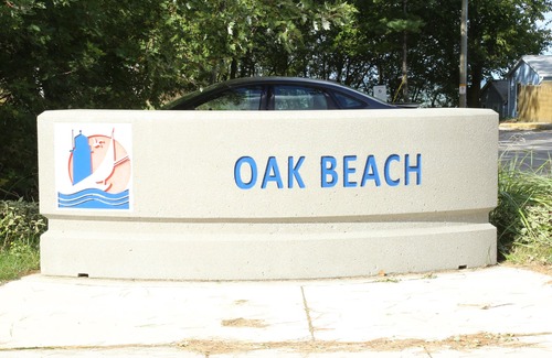 South Haven Cottage | Great Dates Available. Cute and Affordable for 2- CLOSE TO 2 BEACHES AND TOWN.