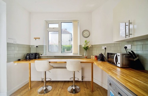 High Barnet House | Great Deal Beautiful 3 Bedroom House London
