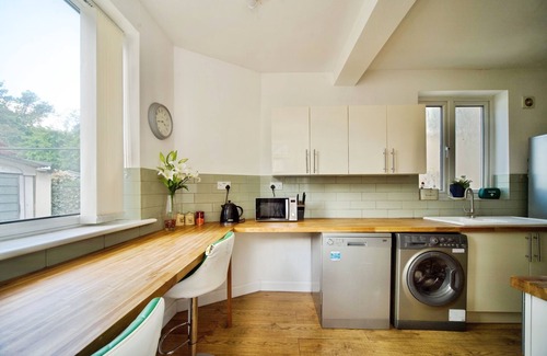 High Barnet House | Great Deal Beautiful 3 Bedroom House London
