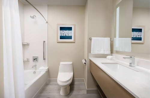 Marathon Hotel | Great Deal! Pool, Free Grab-and-Go Breakfast, Family Vacation