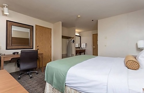 Yuma Hotel | GREAT DESERT STAY! COMFY UNIT, POOL, PARKING