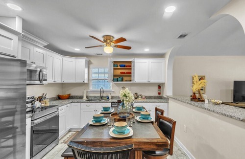 Garden City House | Great Downtown 4BR | 8 Beds + Foosball Fun