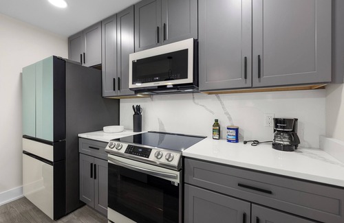 Columbia Heights Apartment | Great Duplex near Metro NEW Apartment