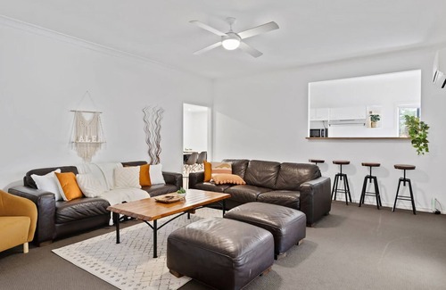Cessnock House | Great Entertainer Heated Pool Fireplace Firepit