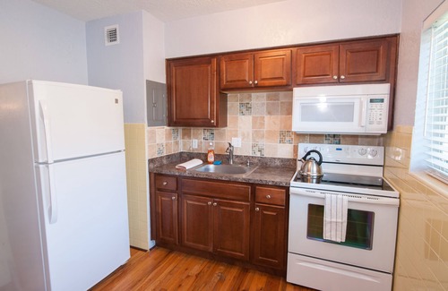 Lauderdale-by-the-Sea Hotel | Great Escape Apartments by Lowkl