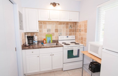 Lauderdale-by-the-Sea Hotel | Great Escape Apartments by Lowkl