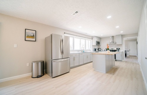 Great Falls House | Great Falls Cozy Getaway: 5BR/2BA Modern Retreat!