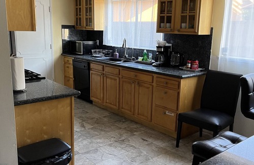 Granada Hills South House | Great family house, near lots activity and fun to keep you occupied