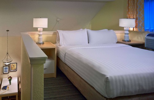 Westlake Hotel | Great Find! 2 Comfortable Units, Kitchen, Free Parking, Pool