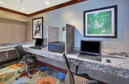 Middletown Condo | Great for Business Travelers! Free Breakfast Buffet + Shared Outdoor Pool.