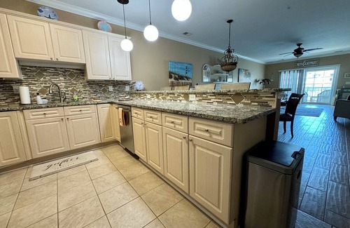 Central Myrtle Beach Apartment | Great for Golfers and Beach Goers Alike